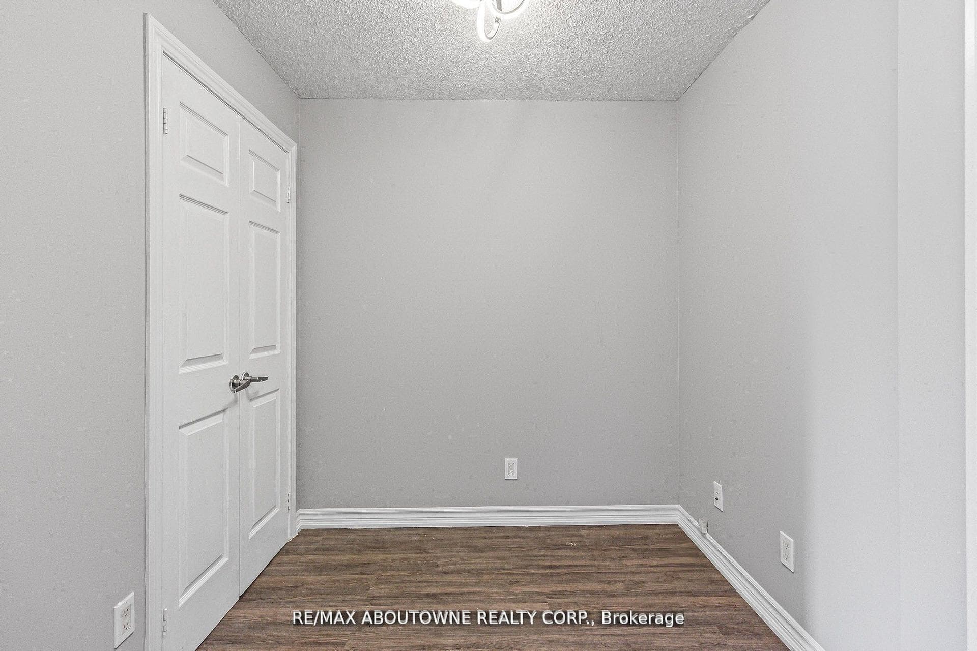 401- 310 Burnhamthorpe Road — property photo