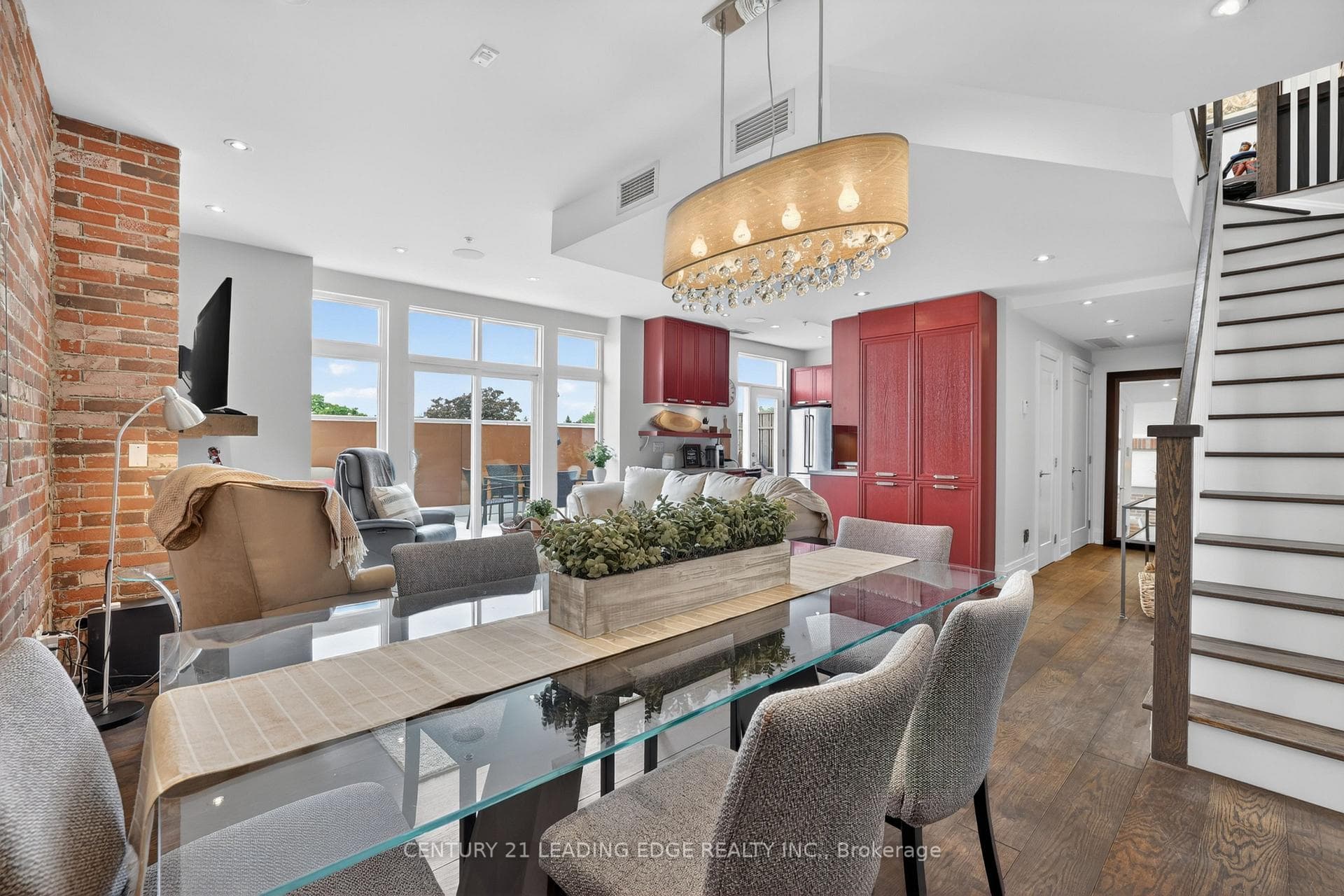 408- 64 Wells Street — property photo