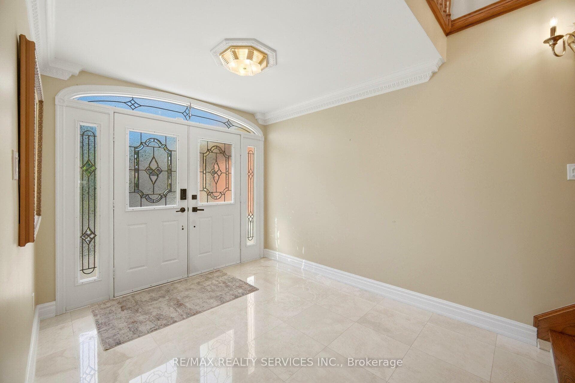 36 Shadywood Road — property photo