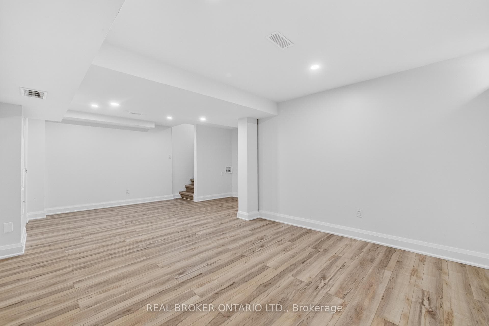 4326 Waterford Crescent — property photo