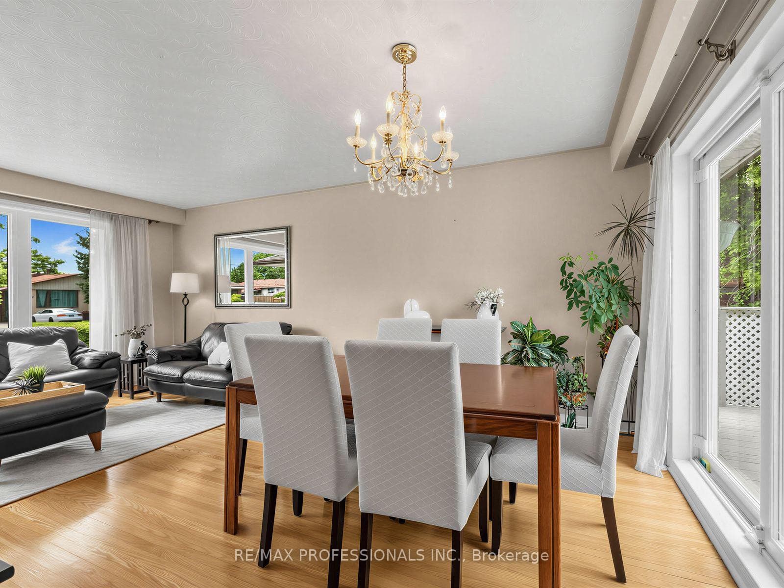 793 Netherton Crescent — property photo