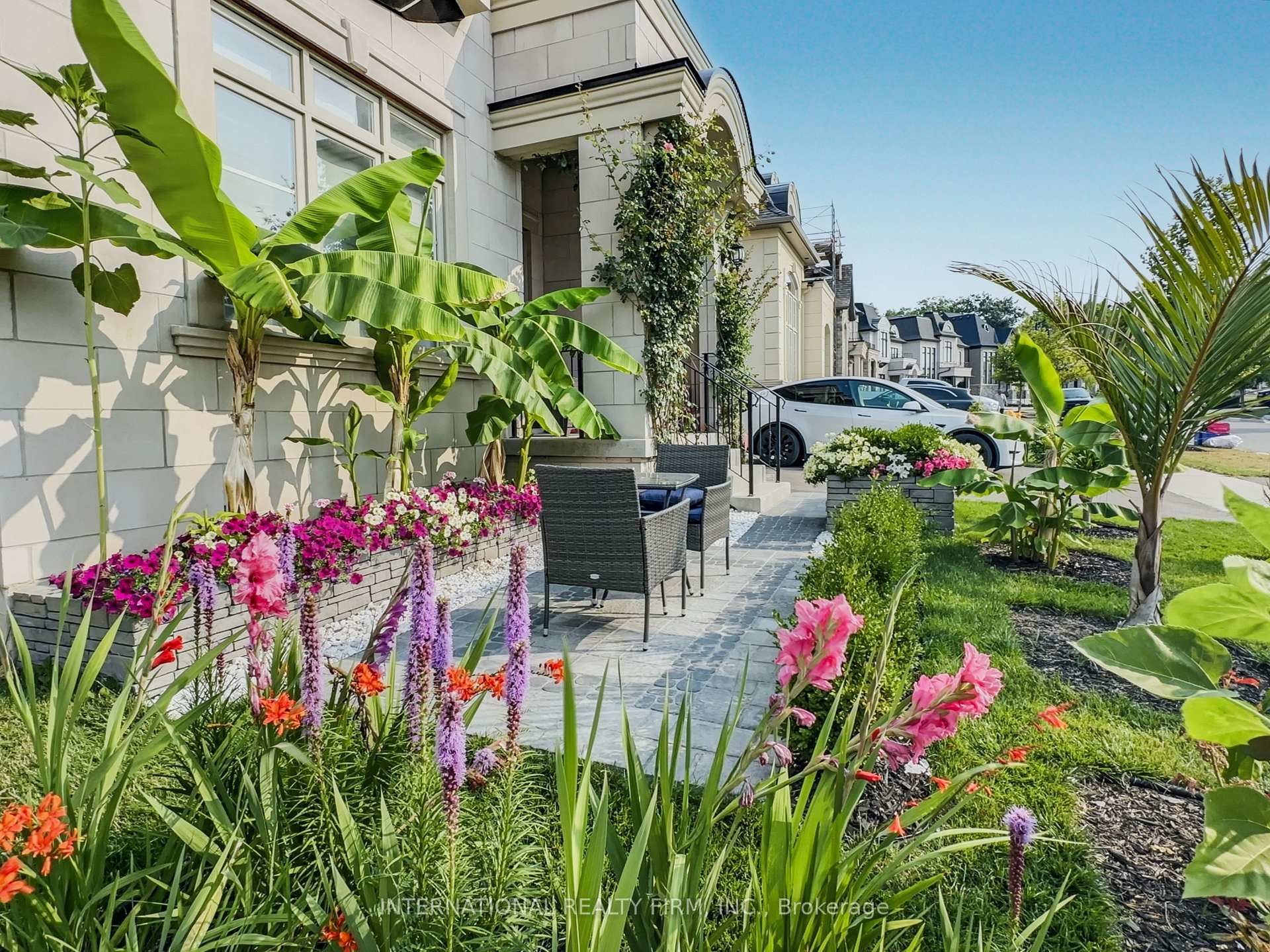 150 Cannes Avenue — property photo