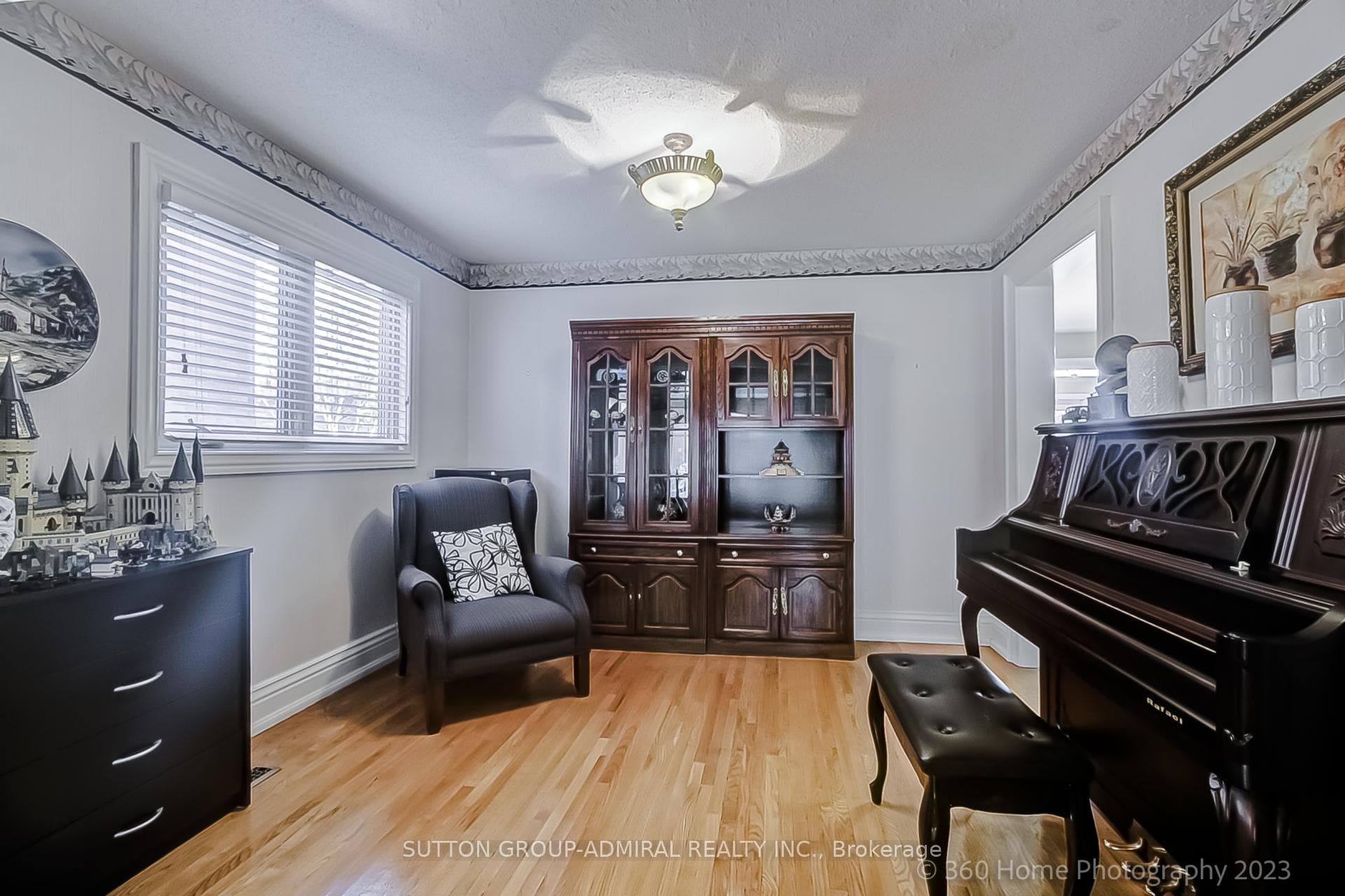 193 Wigwoss Drive — property photo