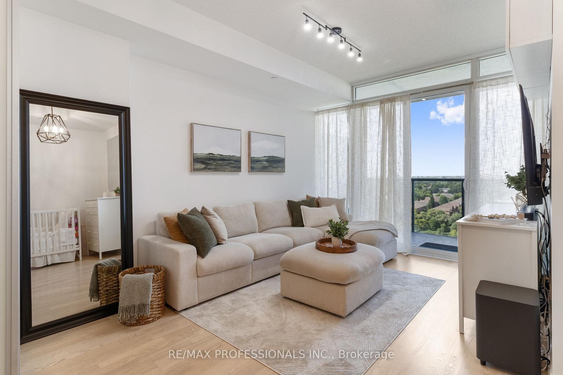 1502- 88 Park Lawn Road — property photo
