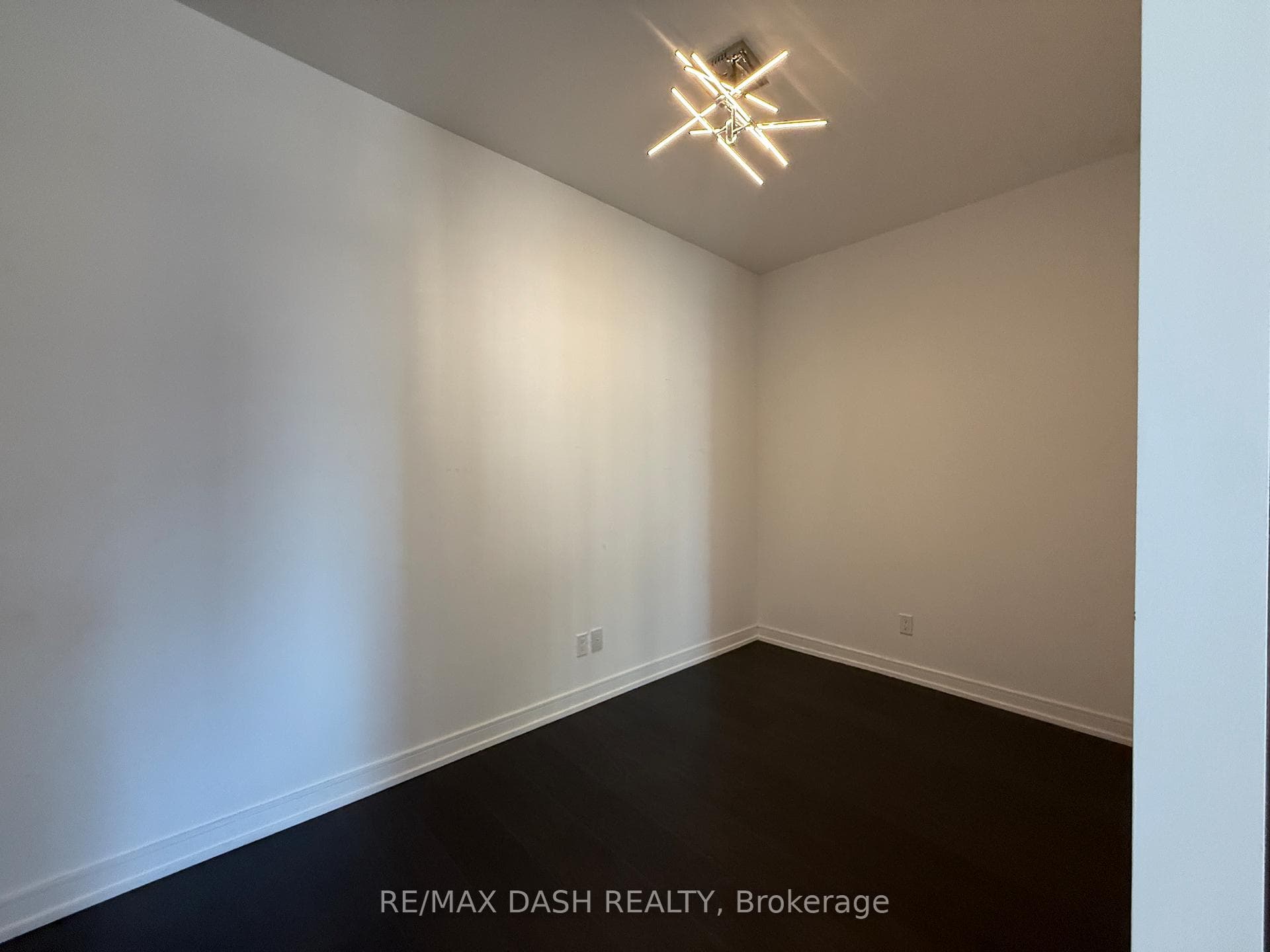 2501- 88 Scott Street — property photo