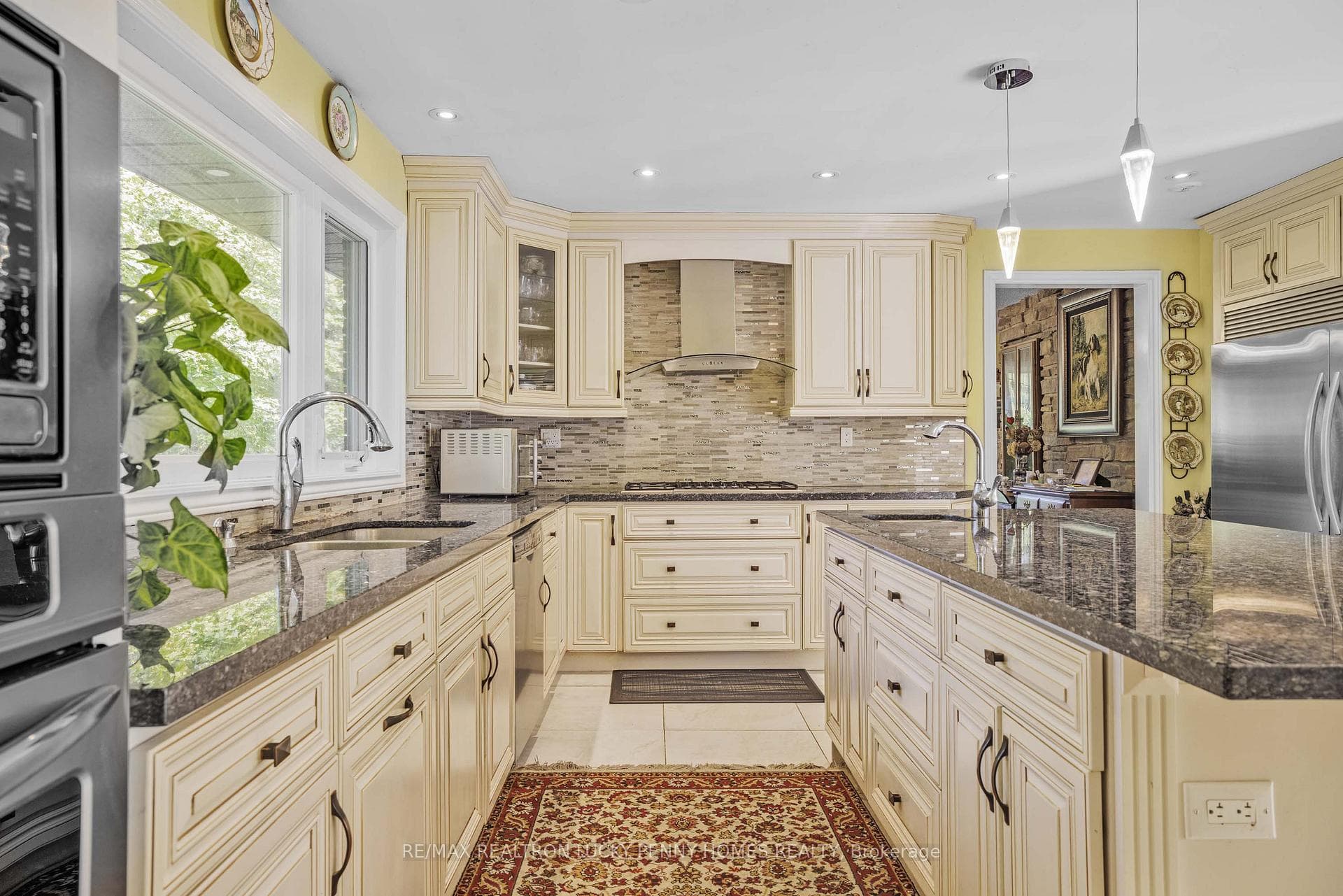 9799 Warden Avenue — property photo