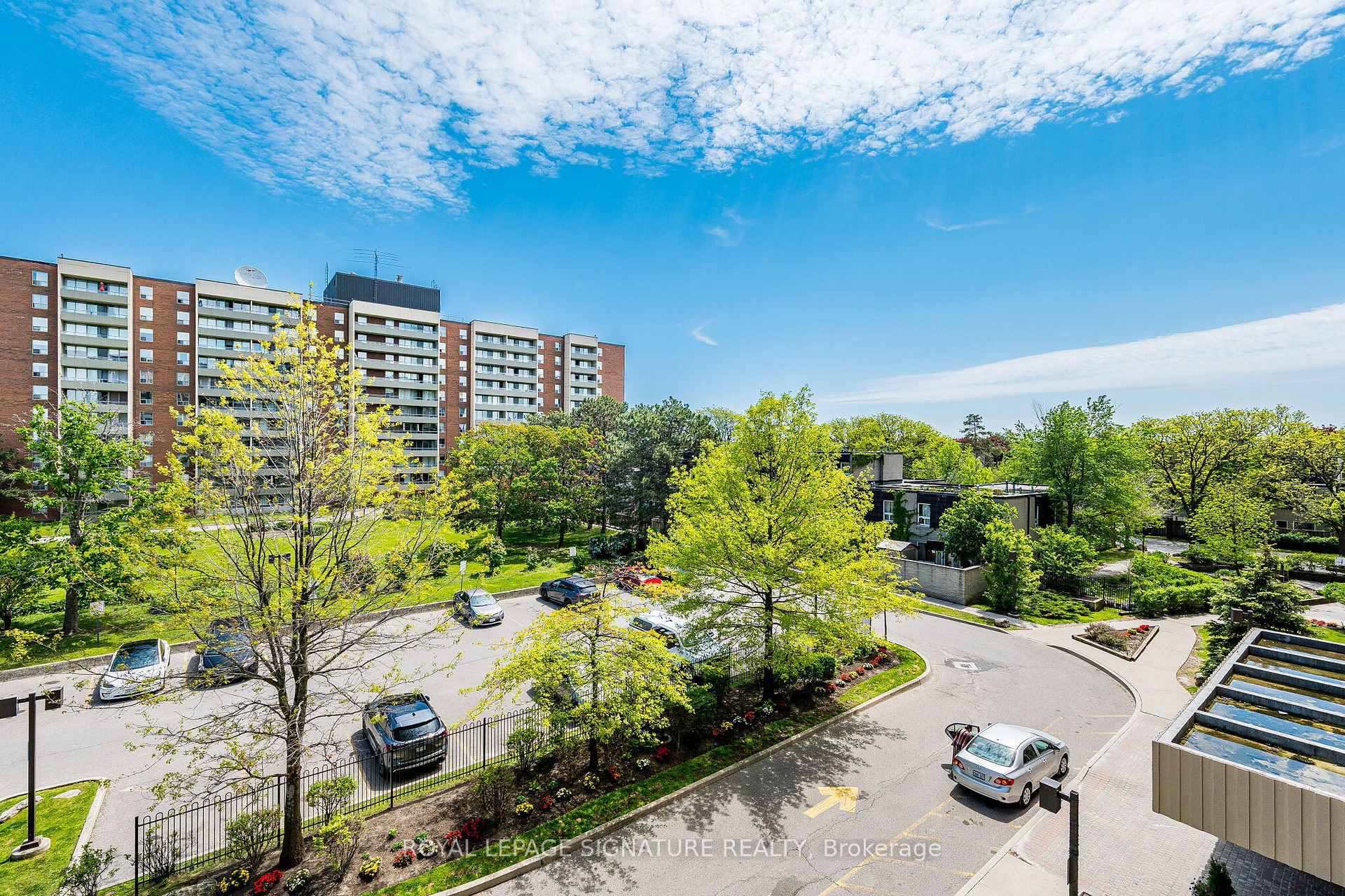 405- 25 Four Winds Drive — property photo