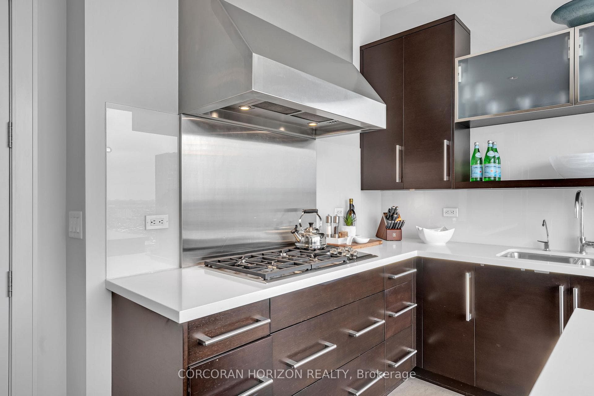 3303- 183 Wellington Street — property photo