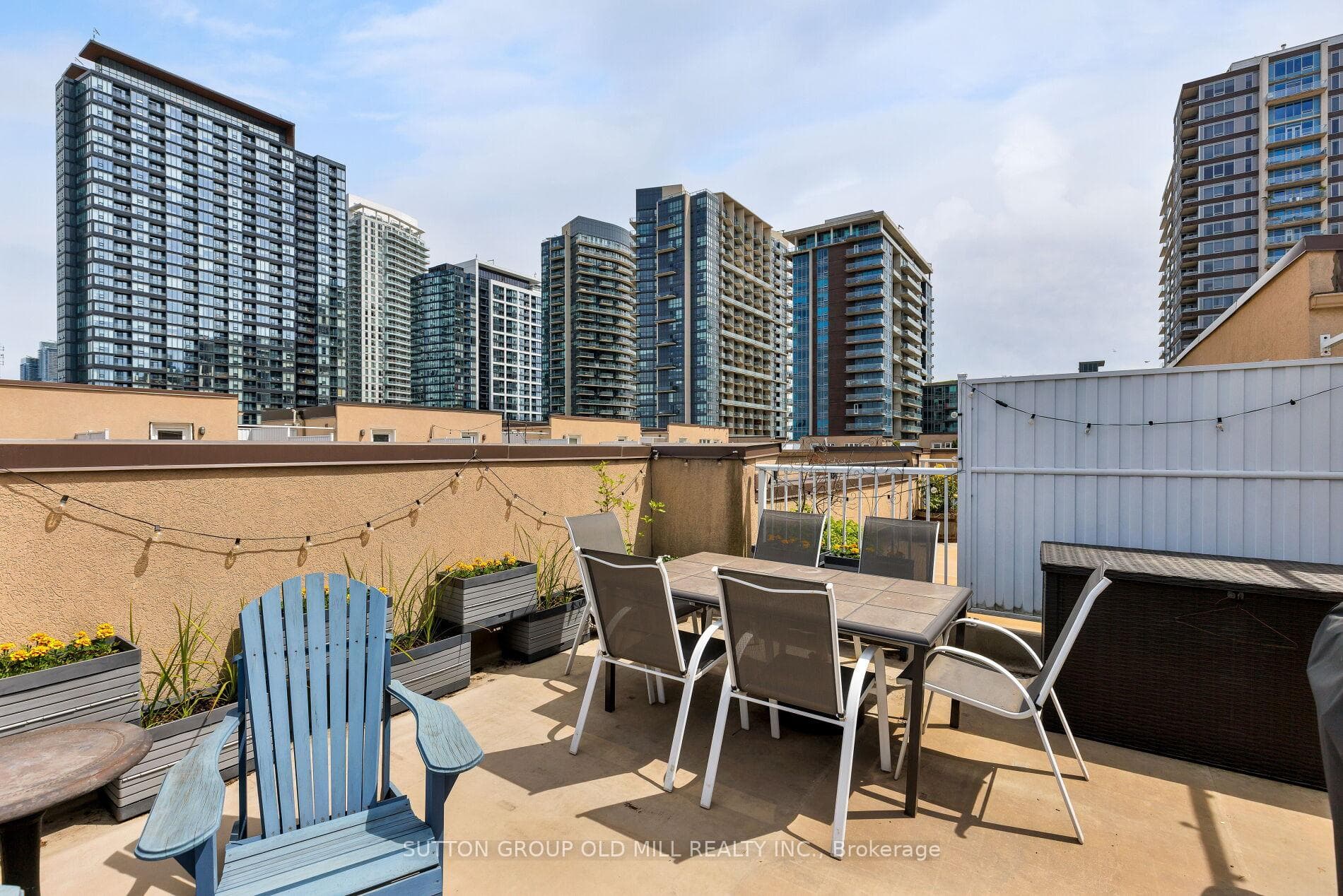 809- 46 Western Battery Road — property photo