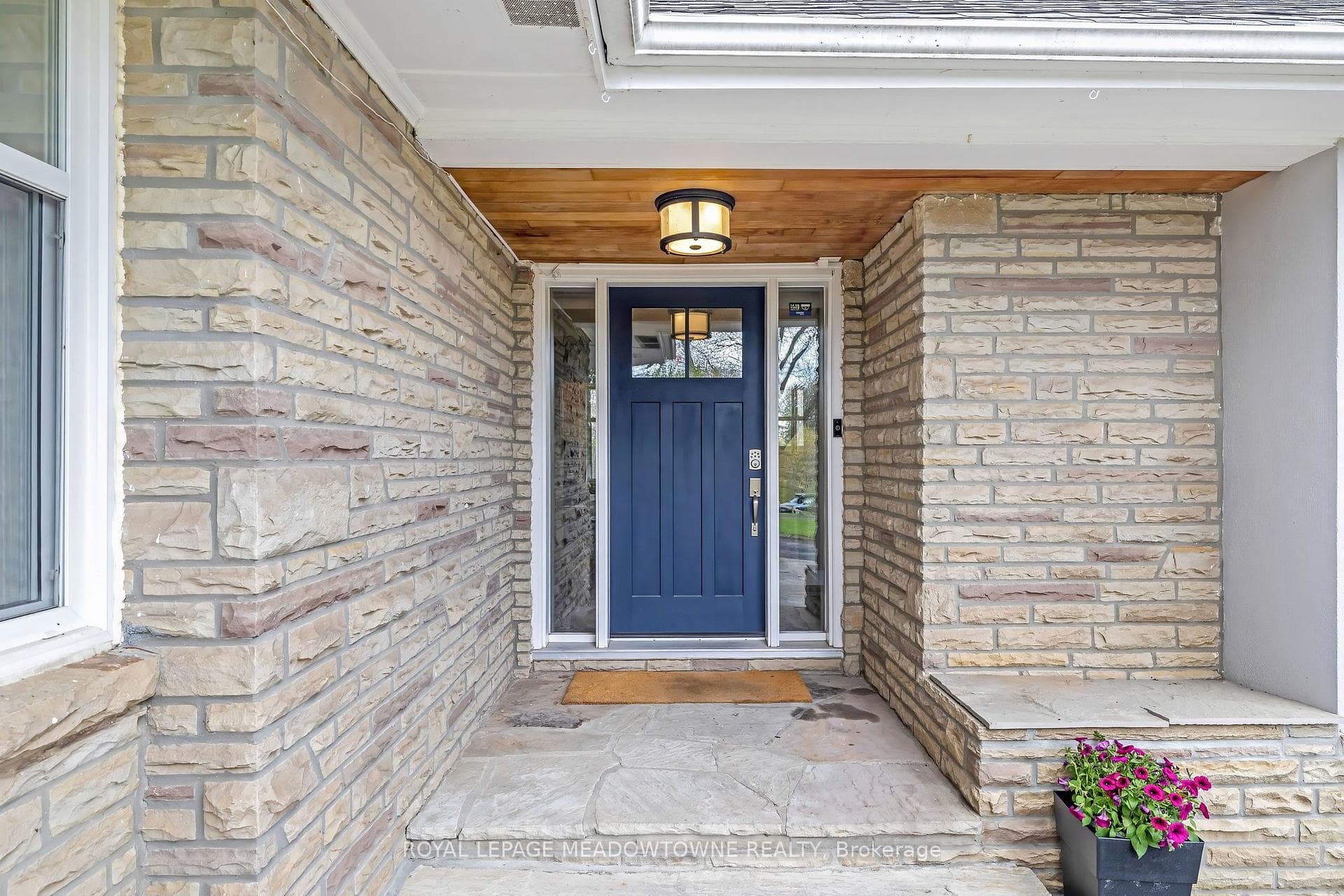 161 Confederation Street — property photo