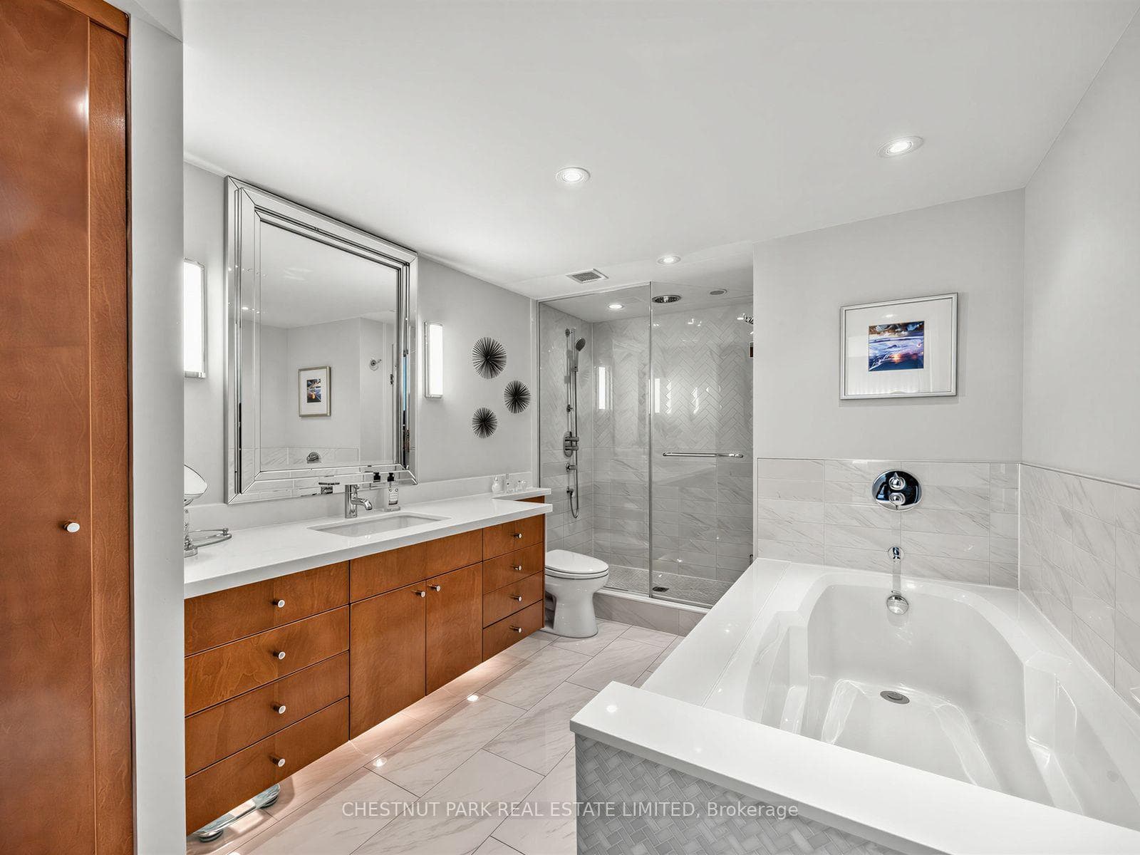 304- 625 Avenue Road — property photo