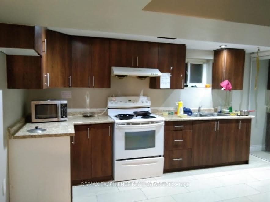 7208 Hermitage Road — property photo