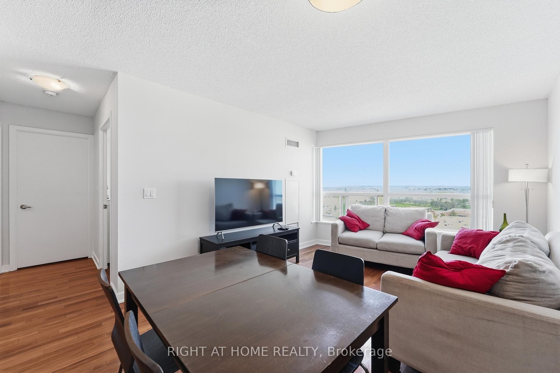 1612- 38 Lee Centre Drive — property photo