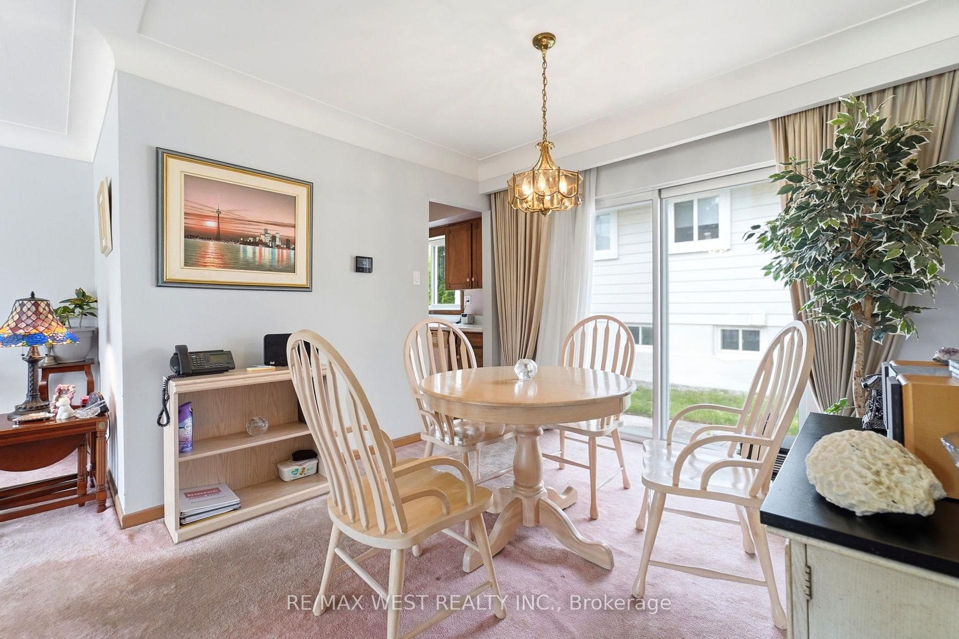 491 Shannon Crescent — property photo