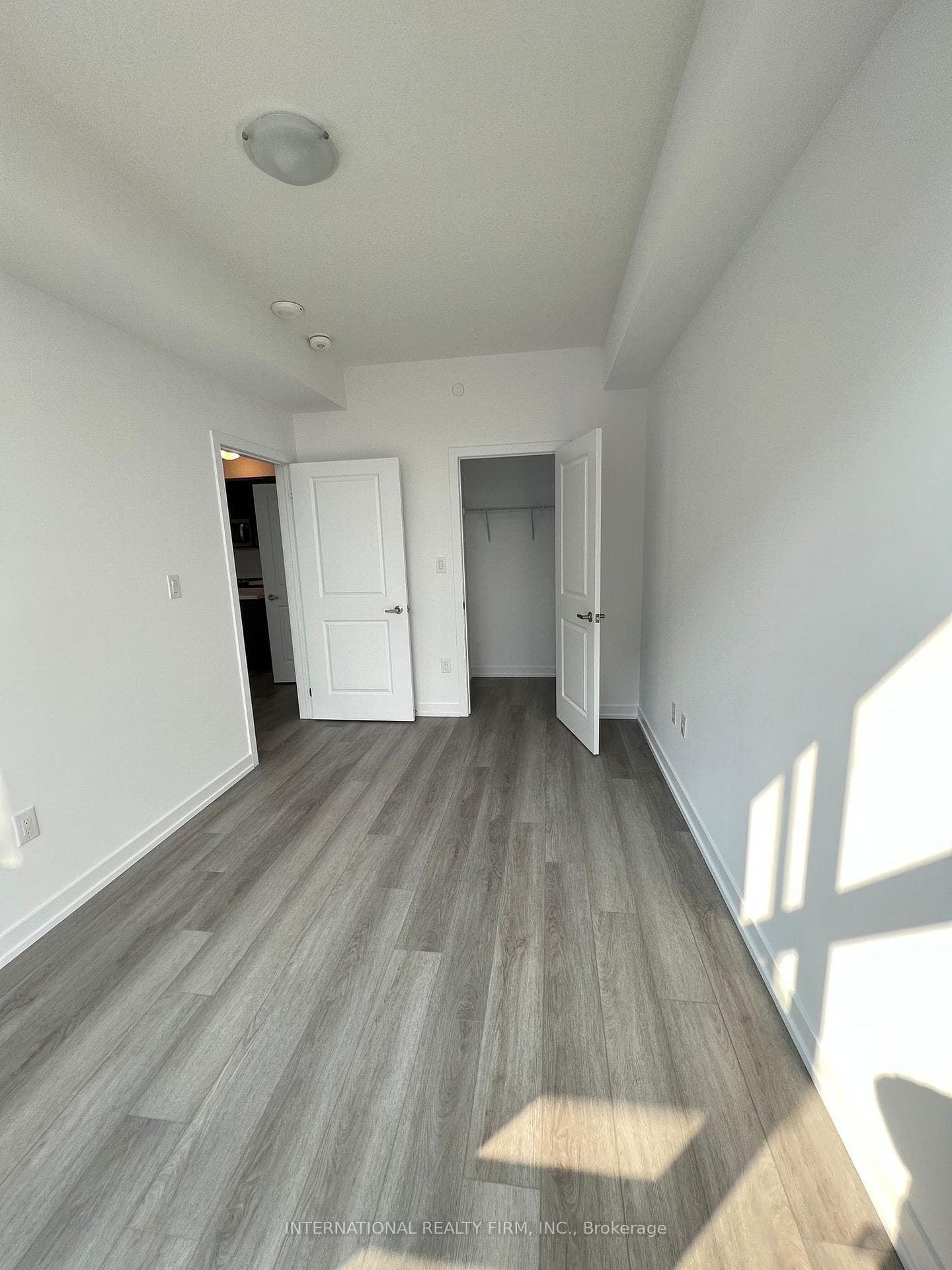 332- 460 Dundas Street — property photo