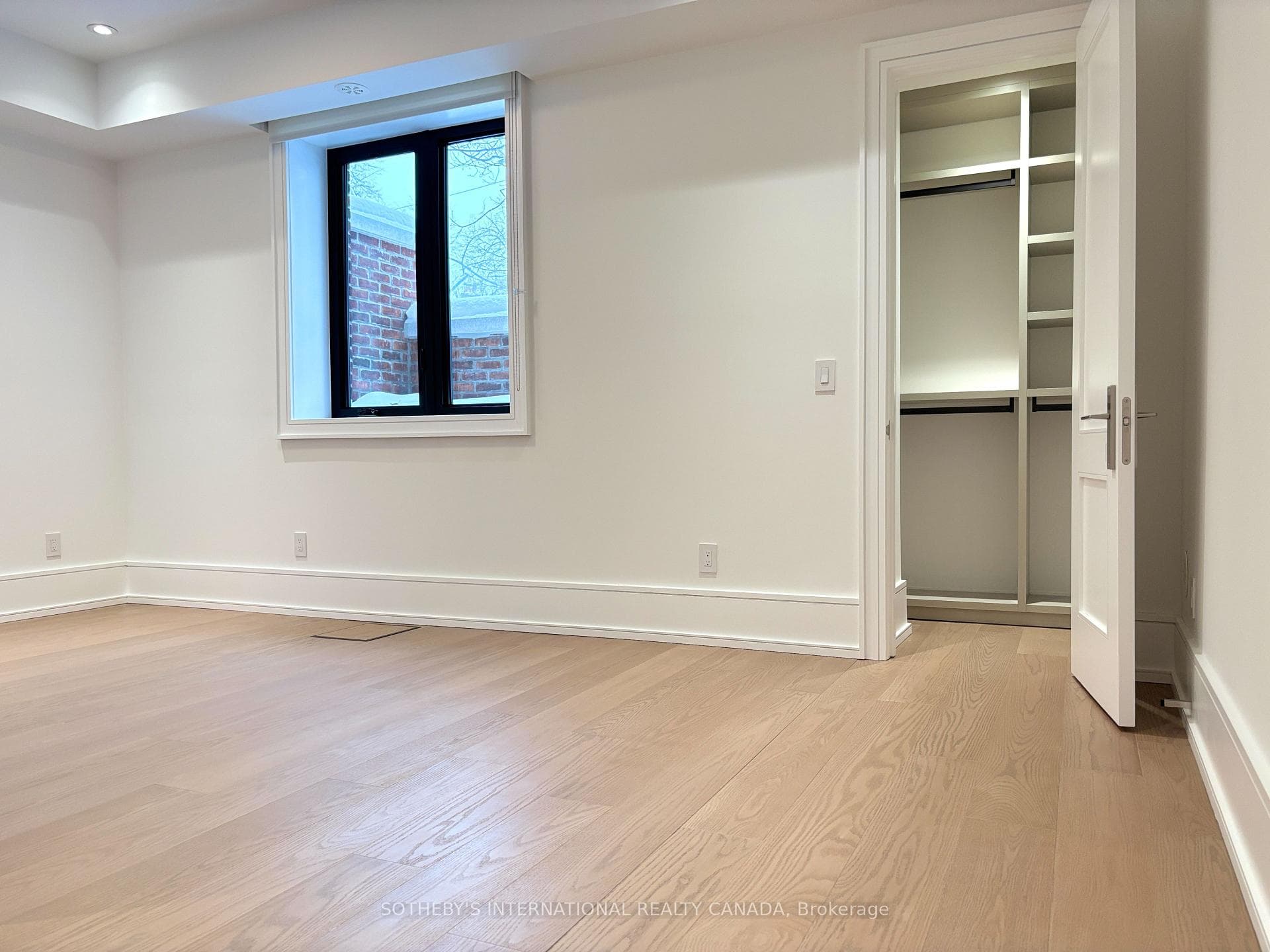 734 Avenue Road — property photo