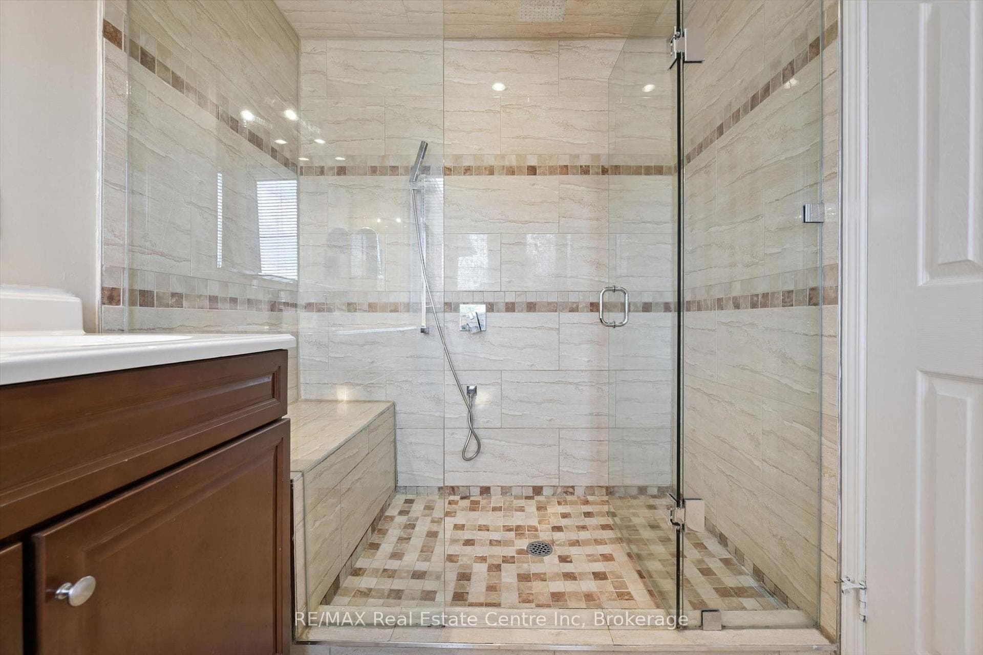 6972 Dunnview Court — property photo