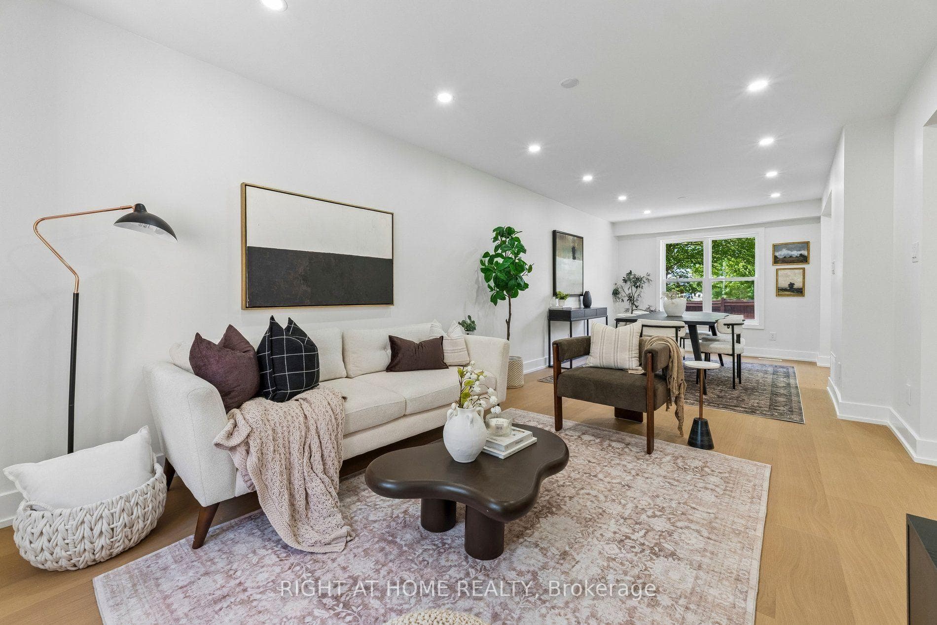 16 Ian Fleming Crescent — property photo