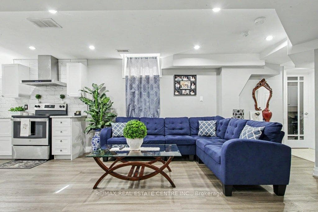 284 Normanhurst Avenue — property photo