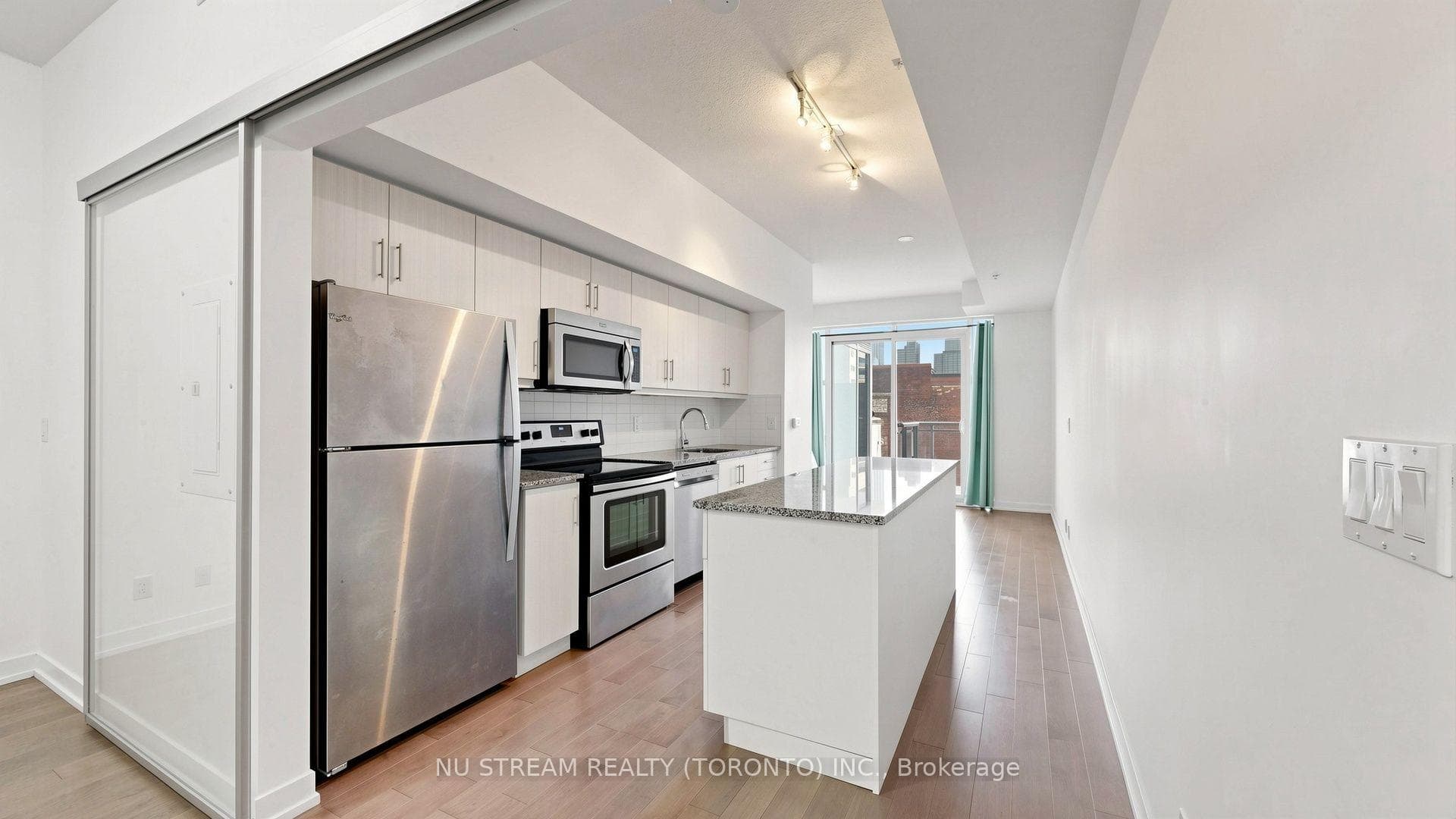 708- 10 Willison Square — property photo