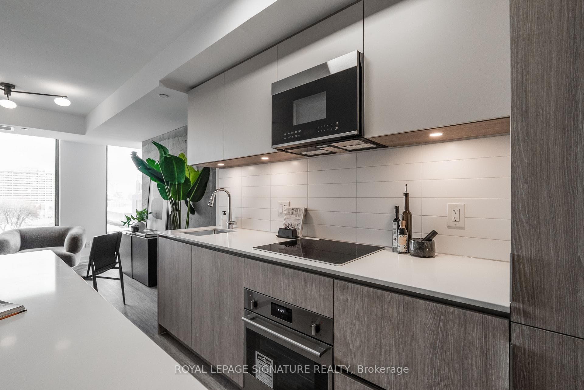 605- 47 Mutual Street — property photo