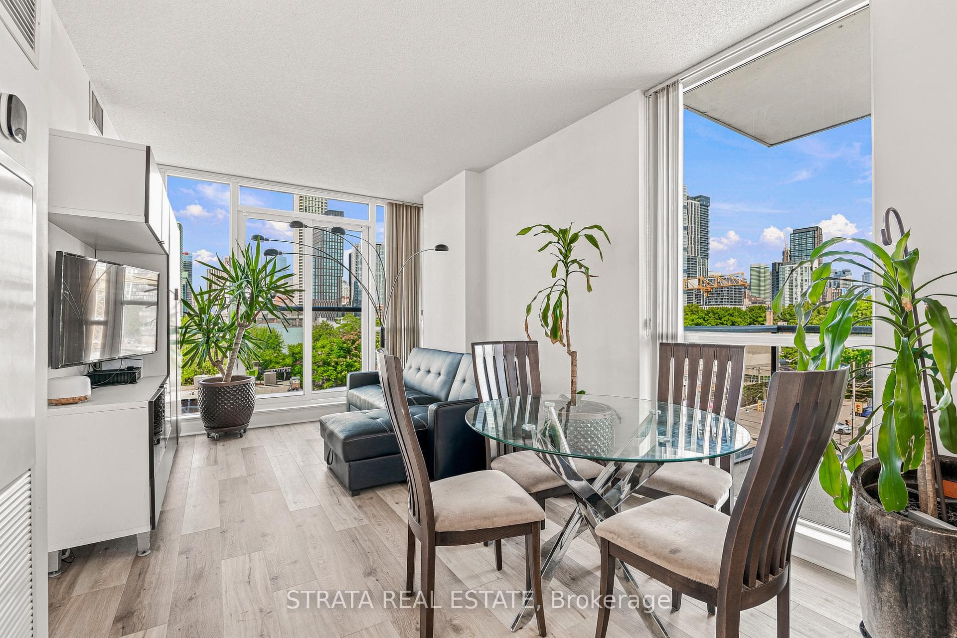 615- 320 Richmond Street — property photo