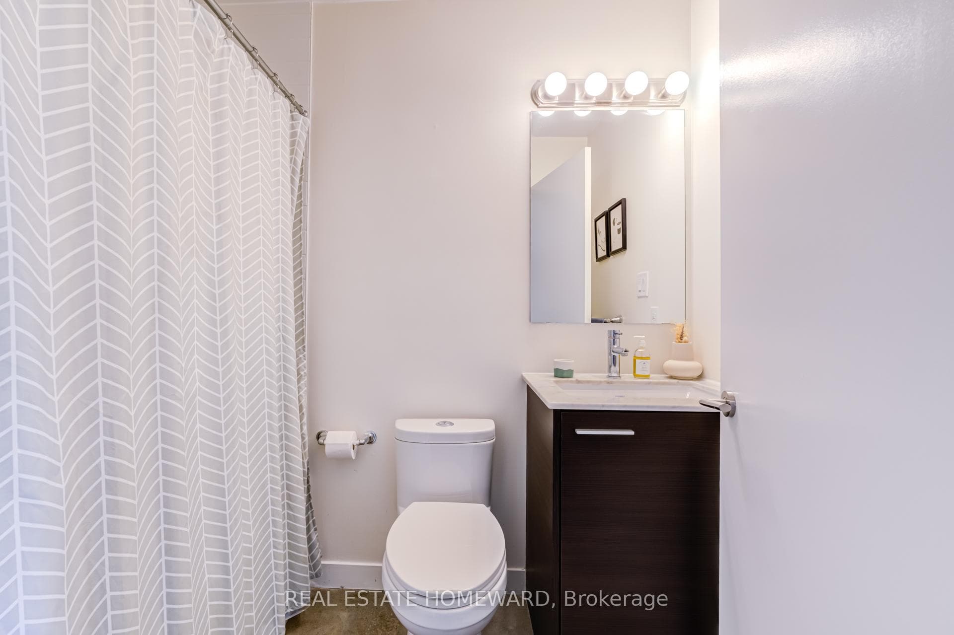 310- 549 King Street — property photo