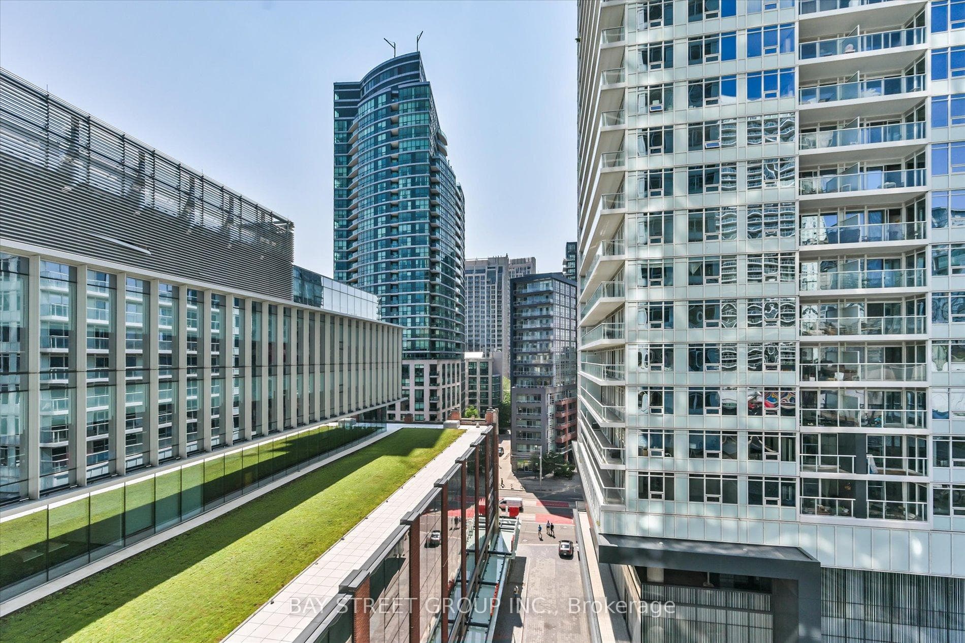903- 17 Bathurst Street — property photo