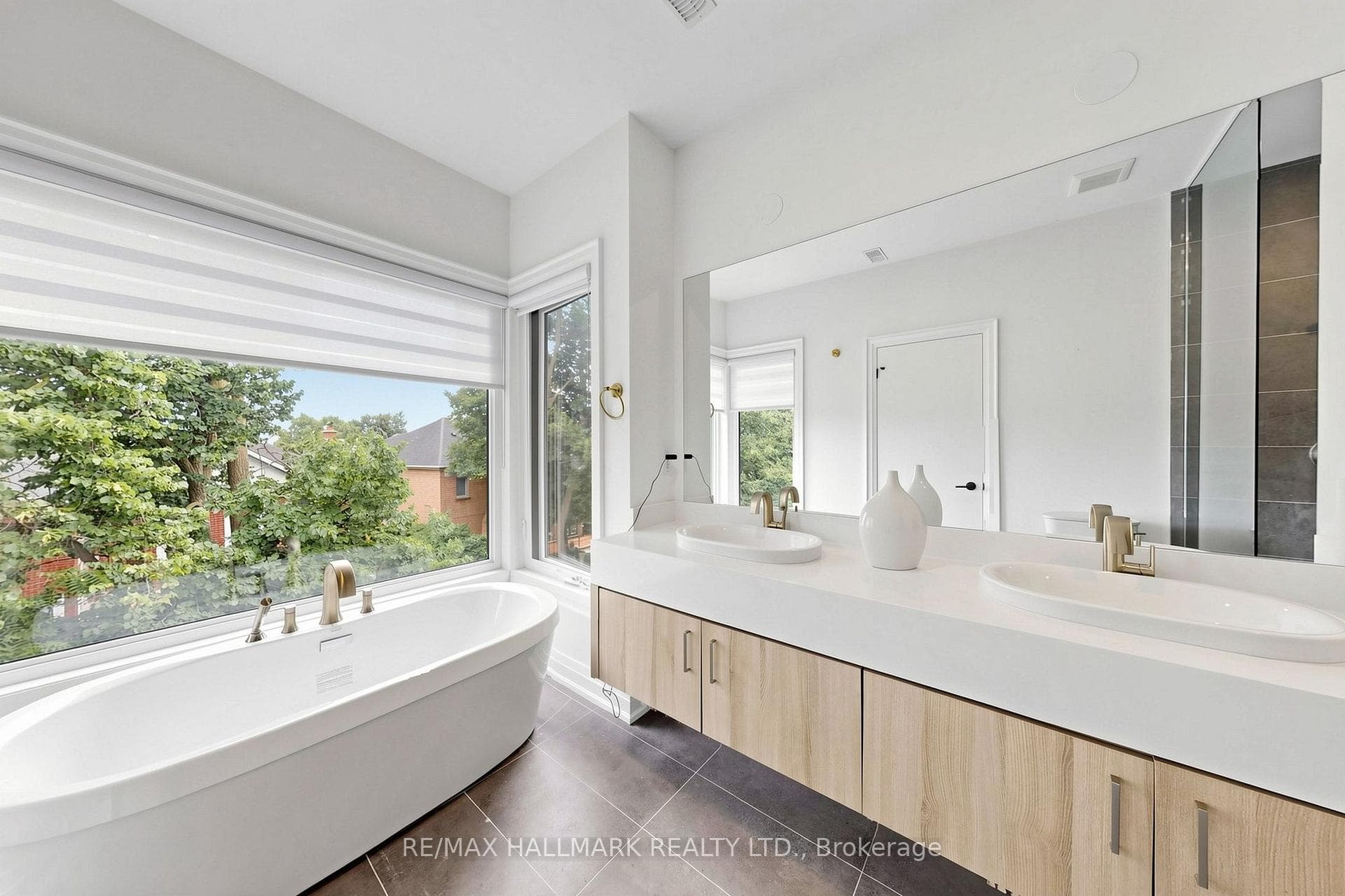 15 Direzze Court — property photo