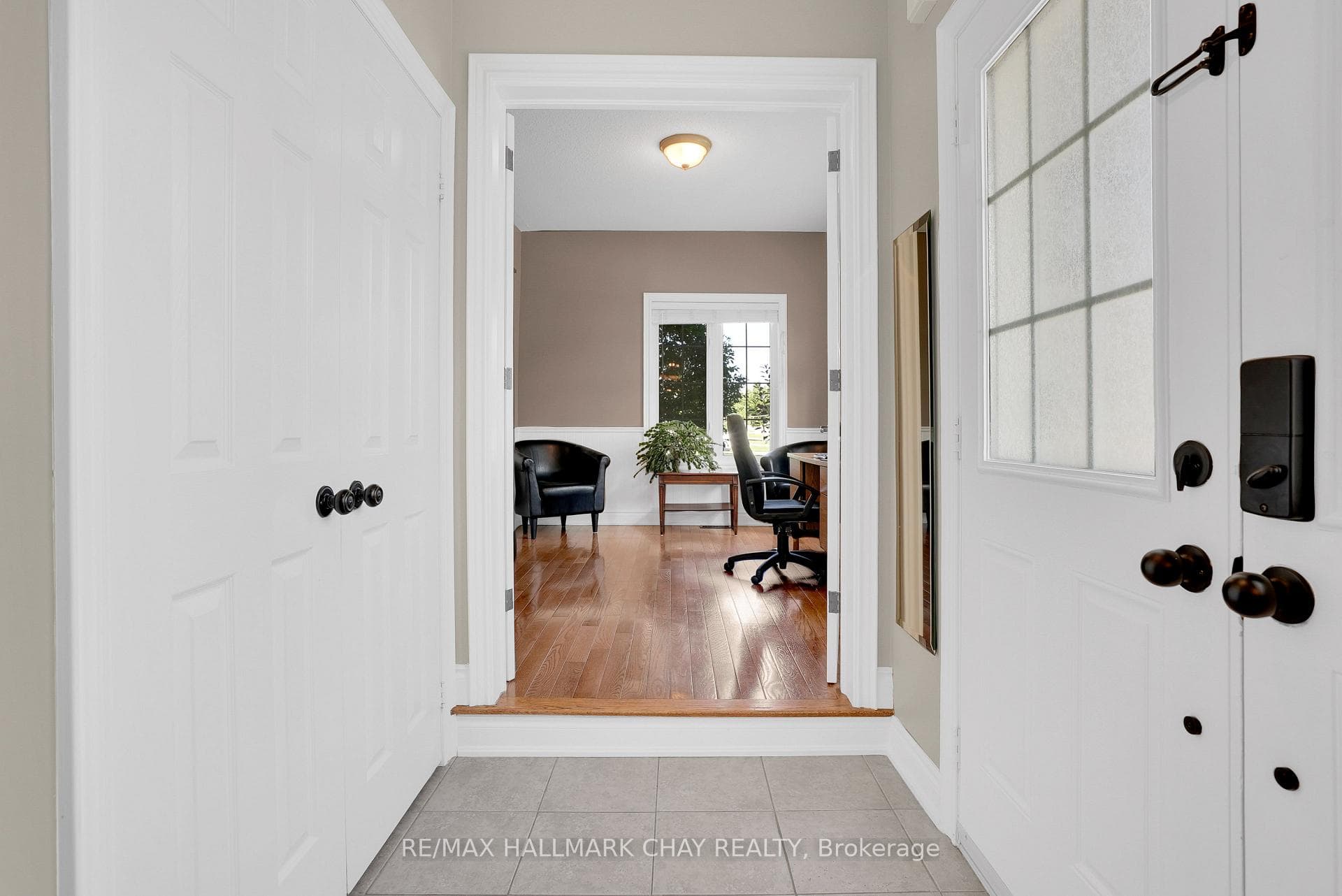 2 Versailles Crescent — property photo