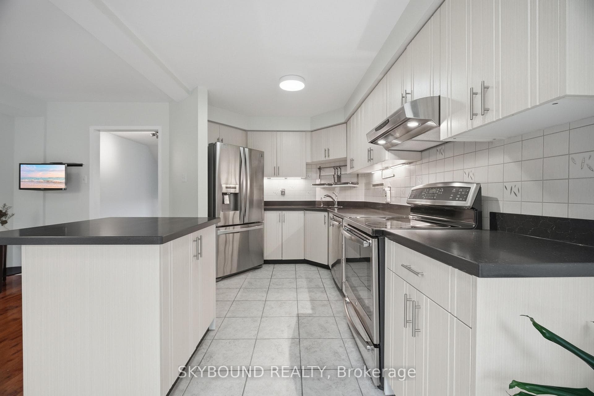 3906 Zenith Court — property photo