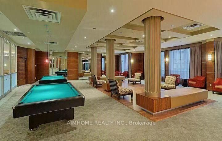2313- 761 bay Street — property photo