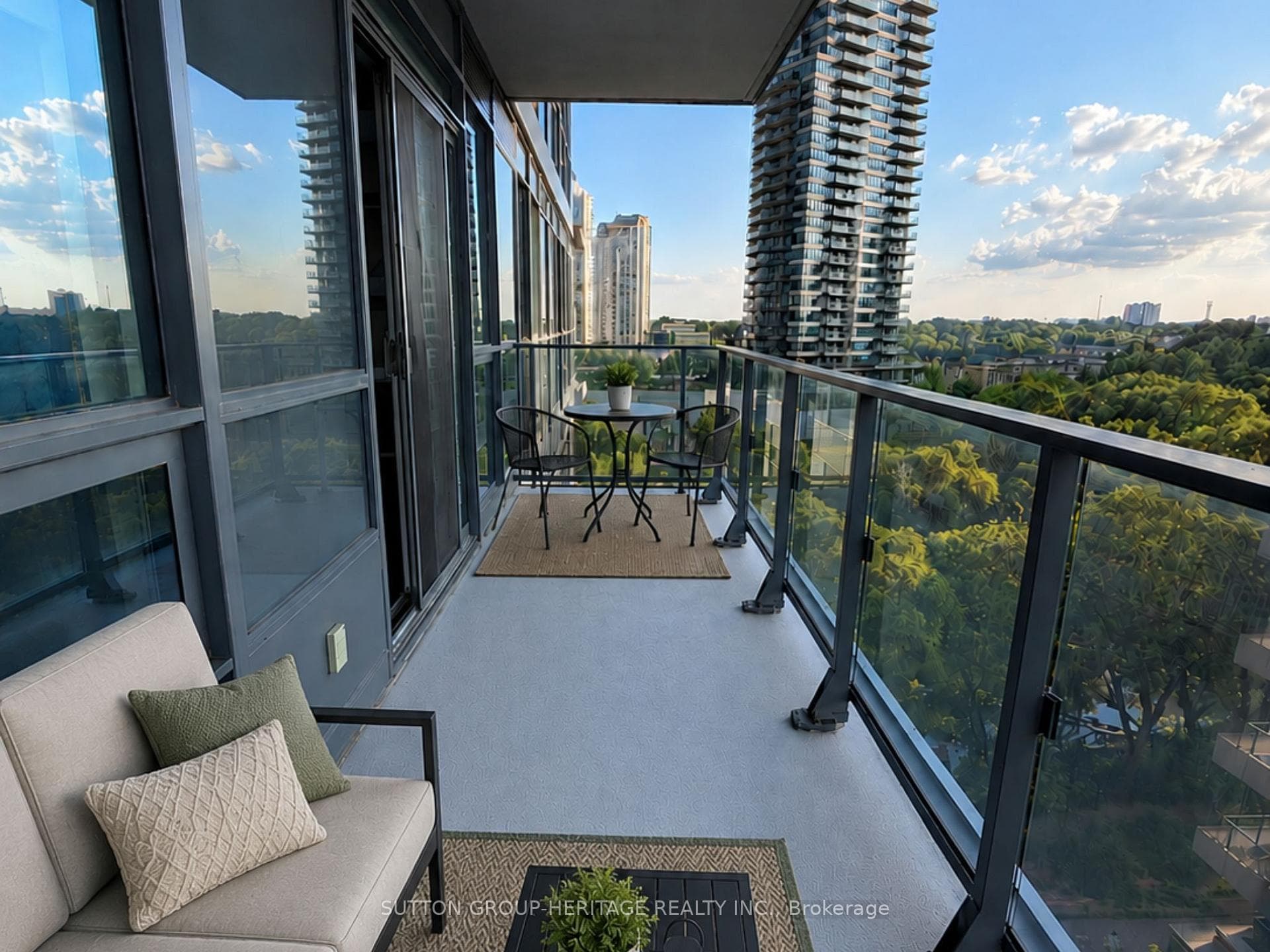 907- 2212 Lake Shore Boulevard — property photo