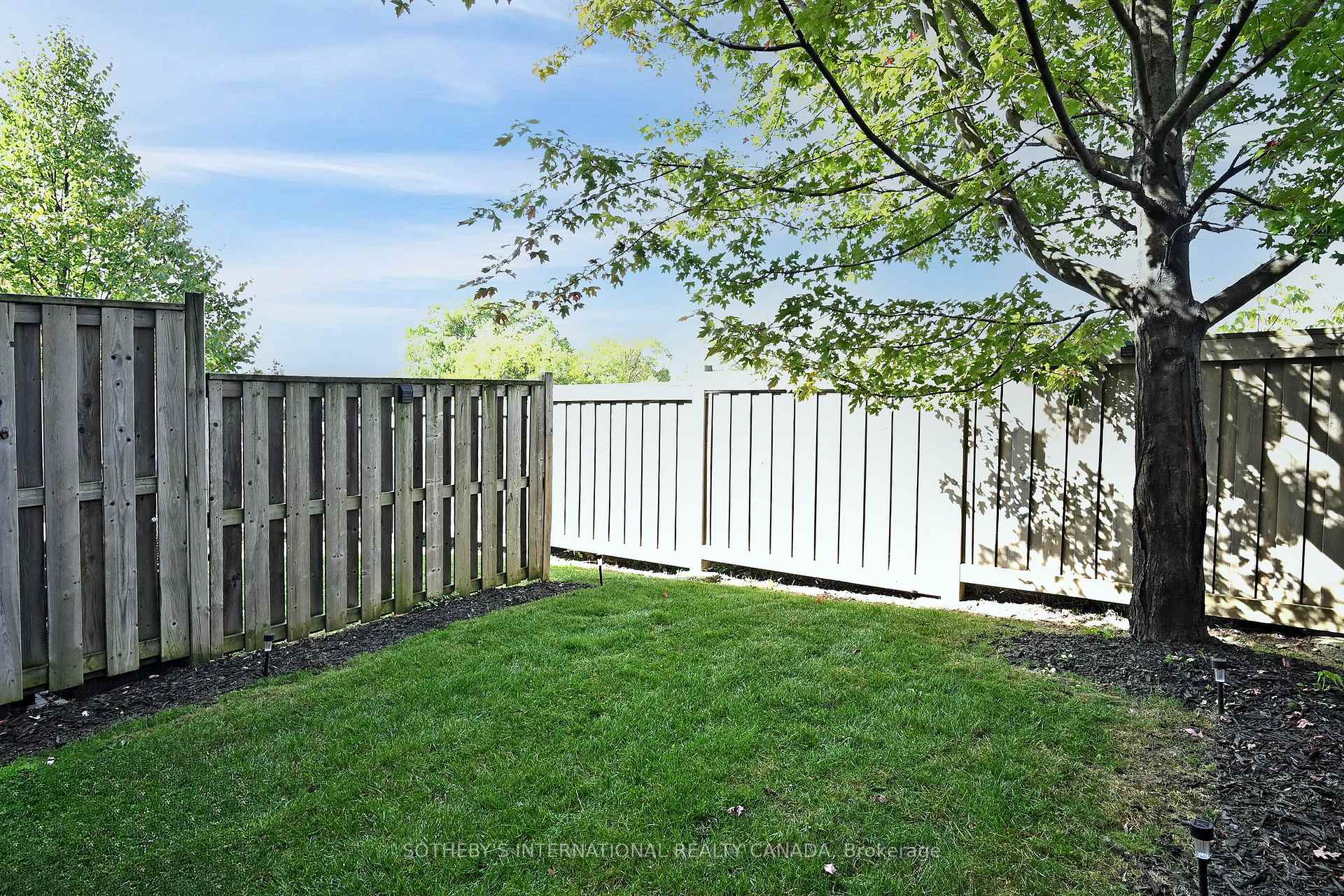 38 Cedar Lake Crescent — property photo