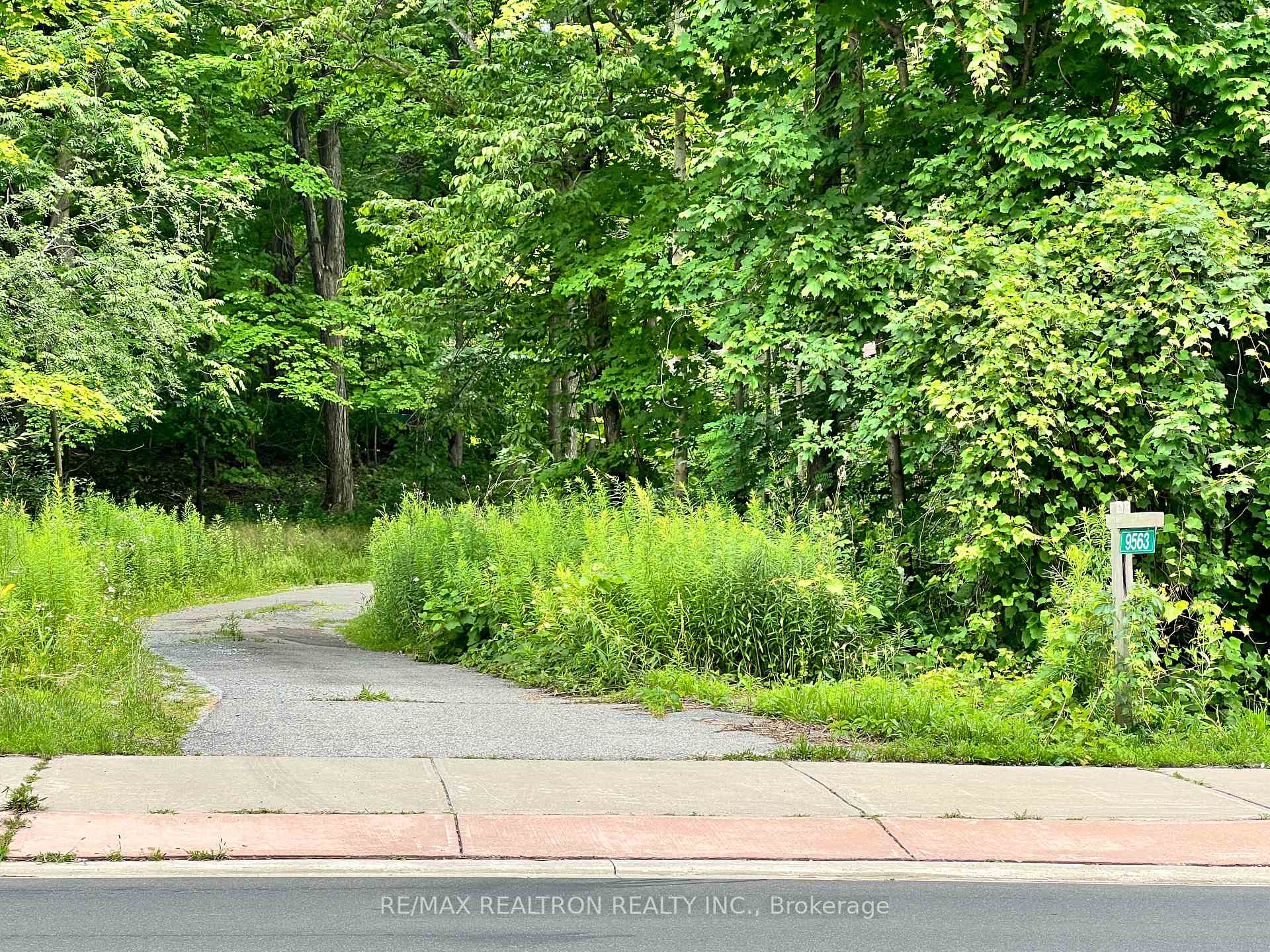9563 Warden Avenue — property photo