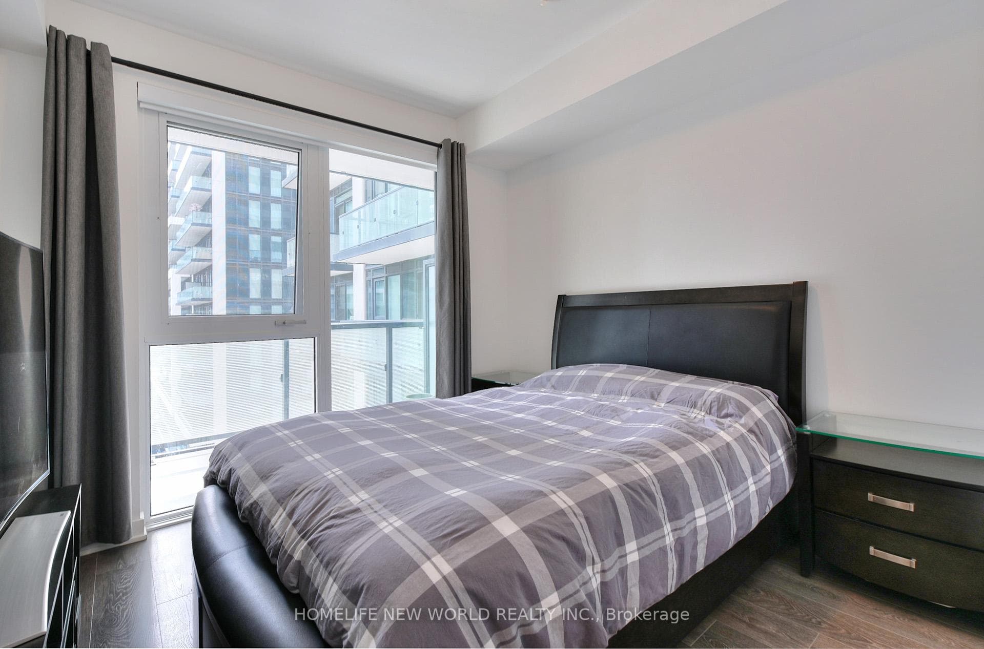 811- 85 Oneida Crescent — property photo