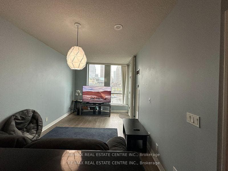 301- 3939 Duke Of York Boulevard — property photo
