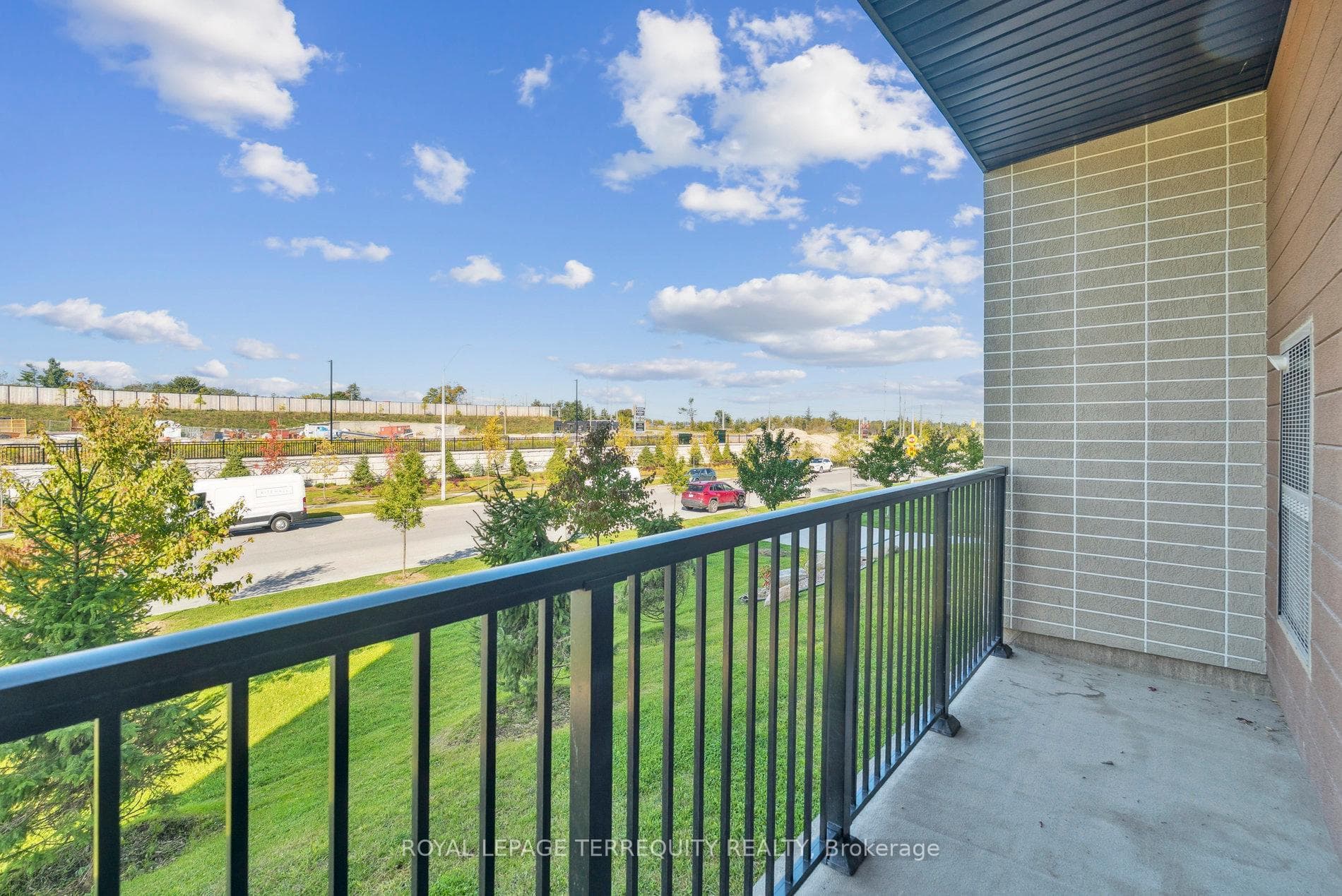 102- 6 Spice Way — property photo