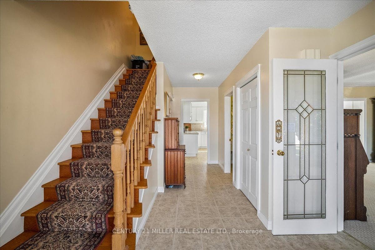 5 Cortina Crescent — property photo