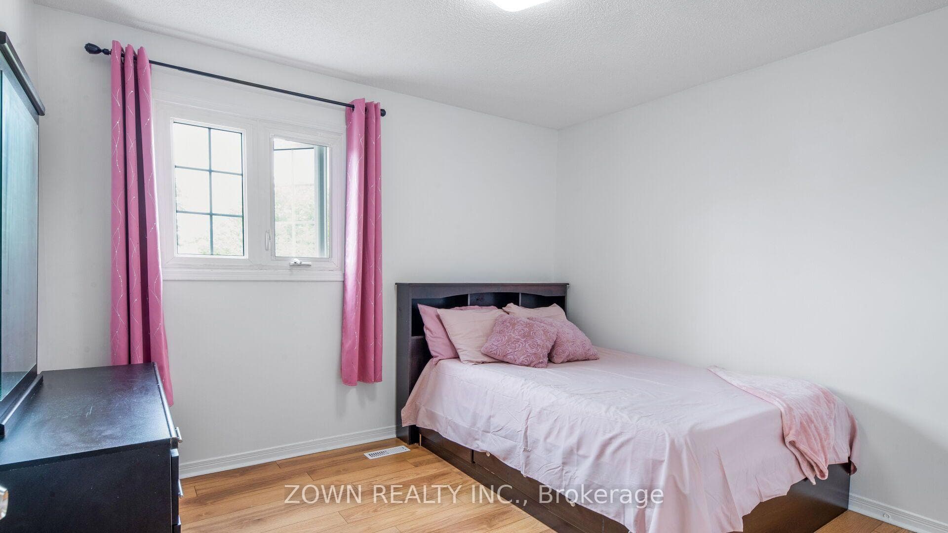 1542 Kirkrow Crescent — property photo