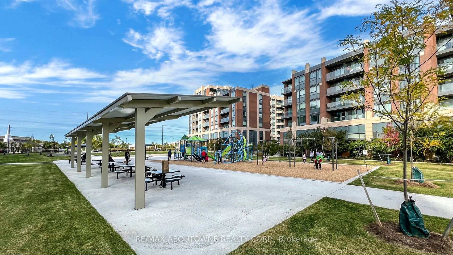 921- 18 Uptown Drive — property photo