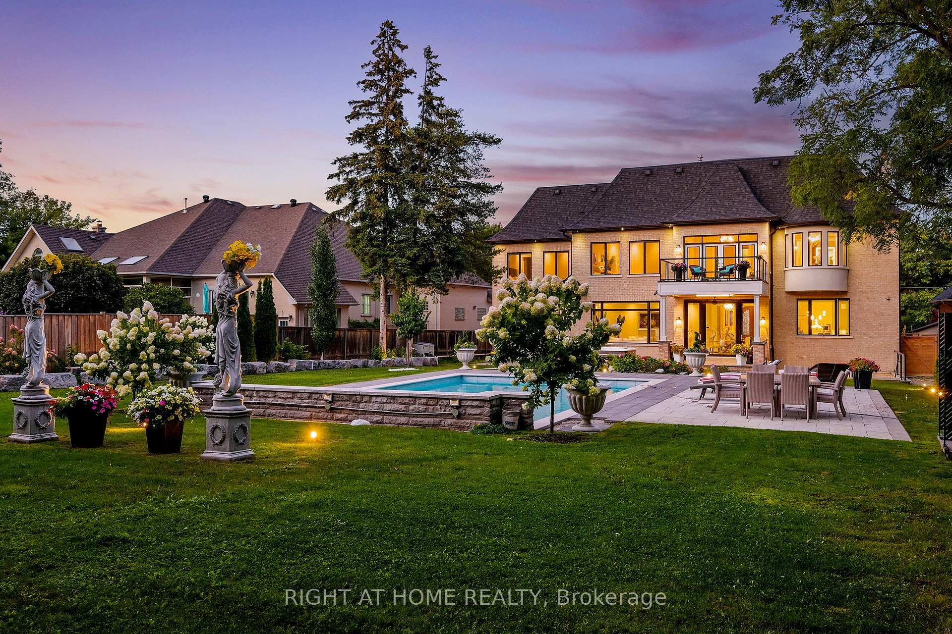 10 Yongeview Avenue — property photo