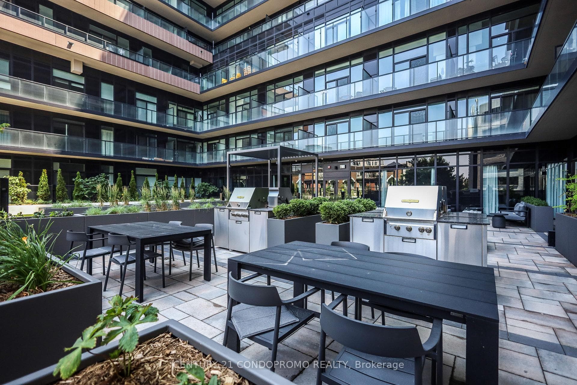 1511- 285 Dufferin Street — property photo