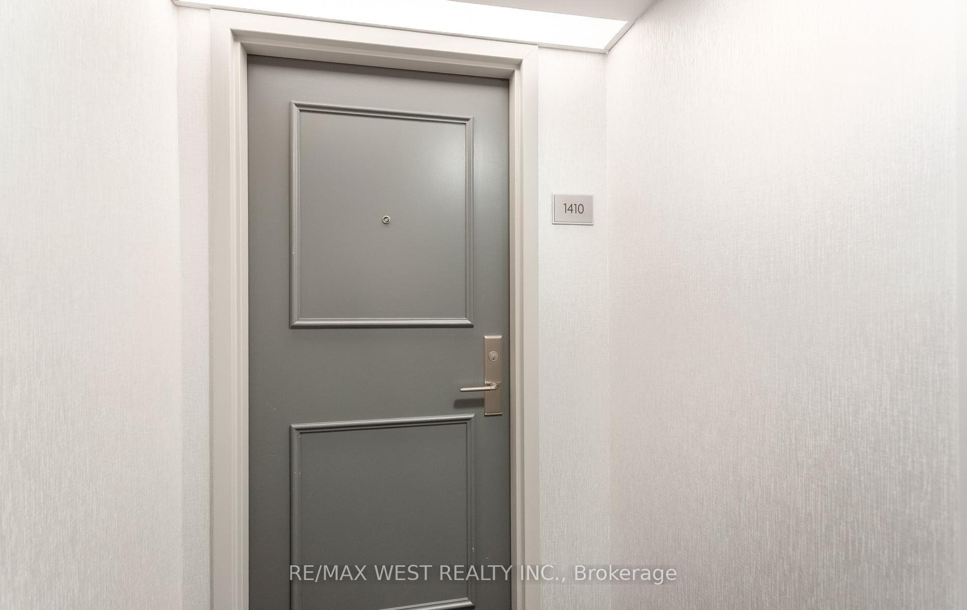 1410- 25 Fairview Road — property photo