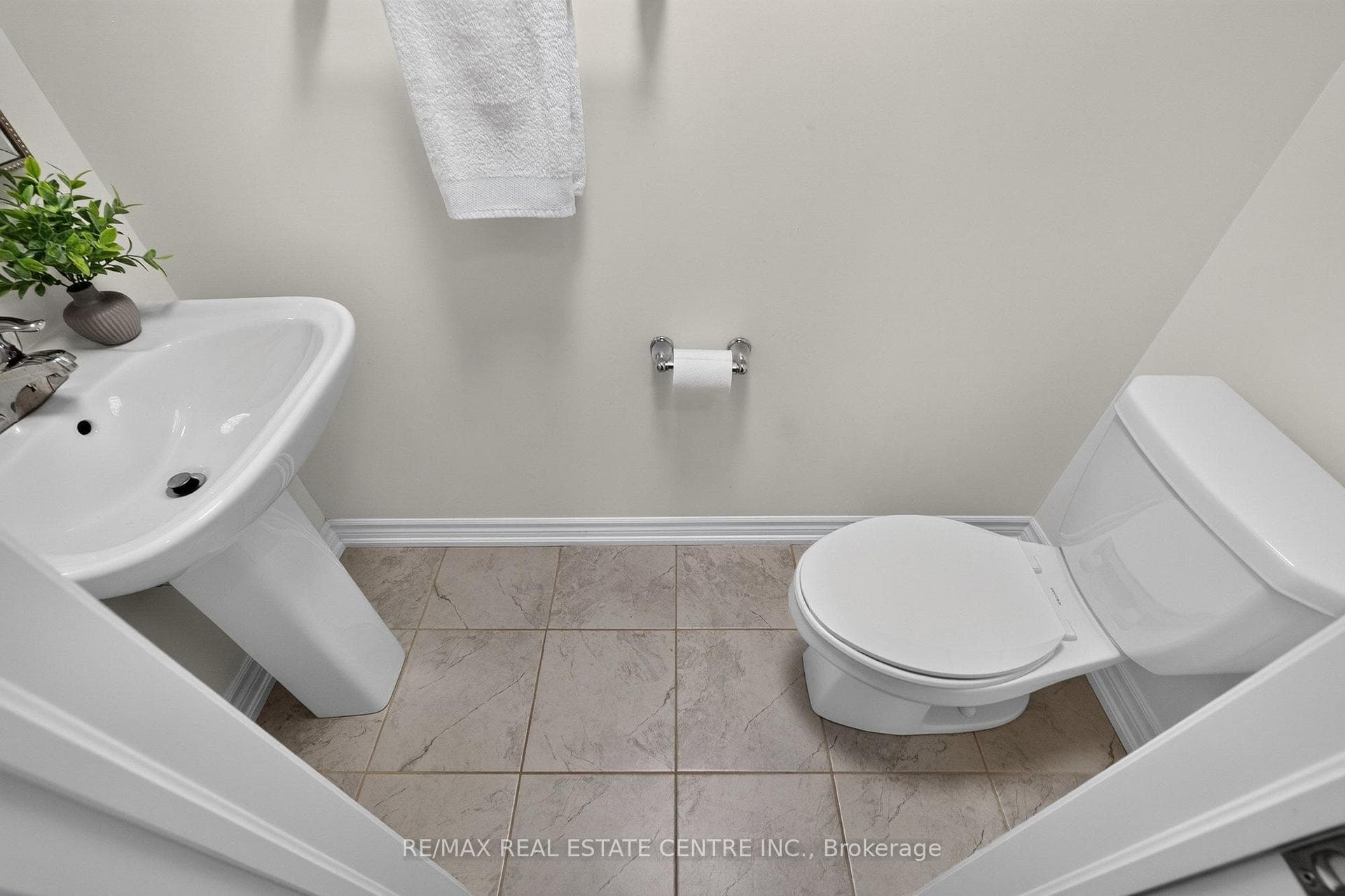 981 Alder Gate — property photo