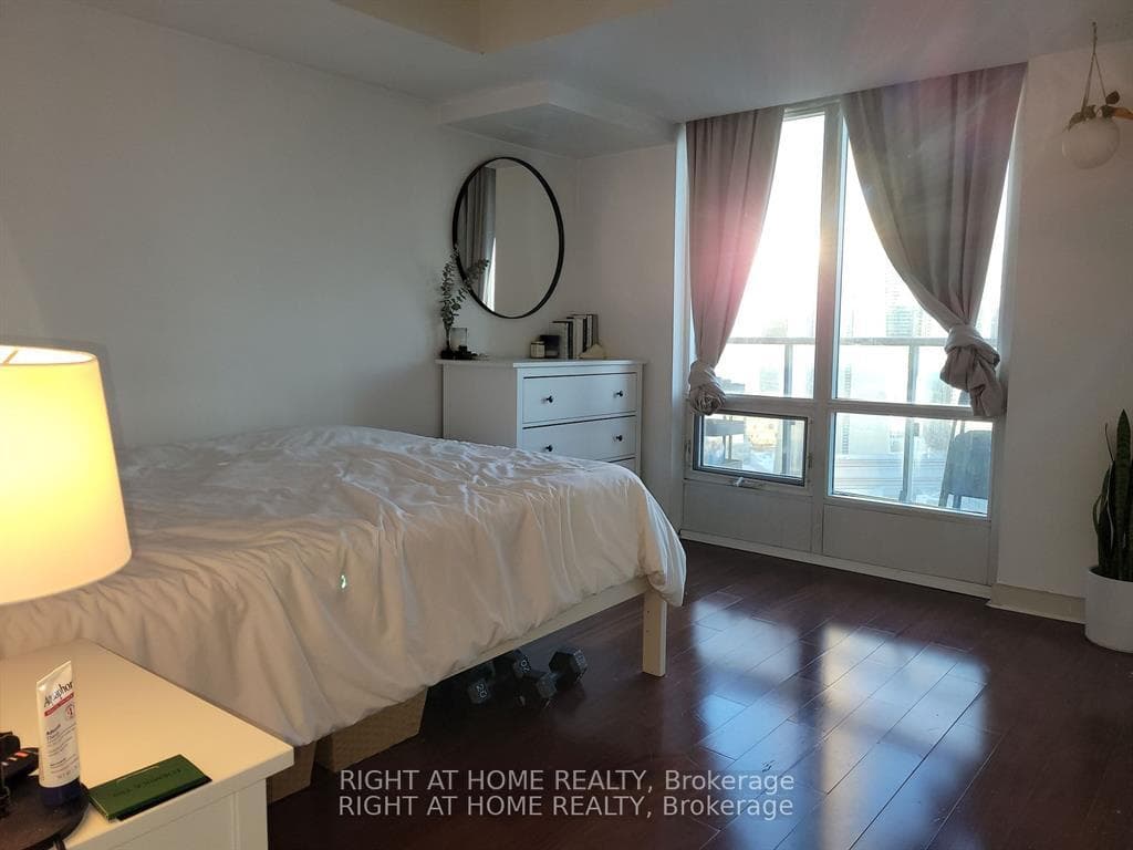 3205- 361 Front Street — property photo
