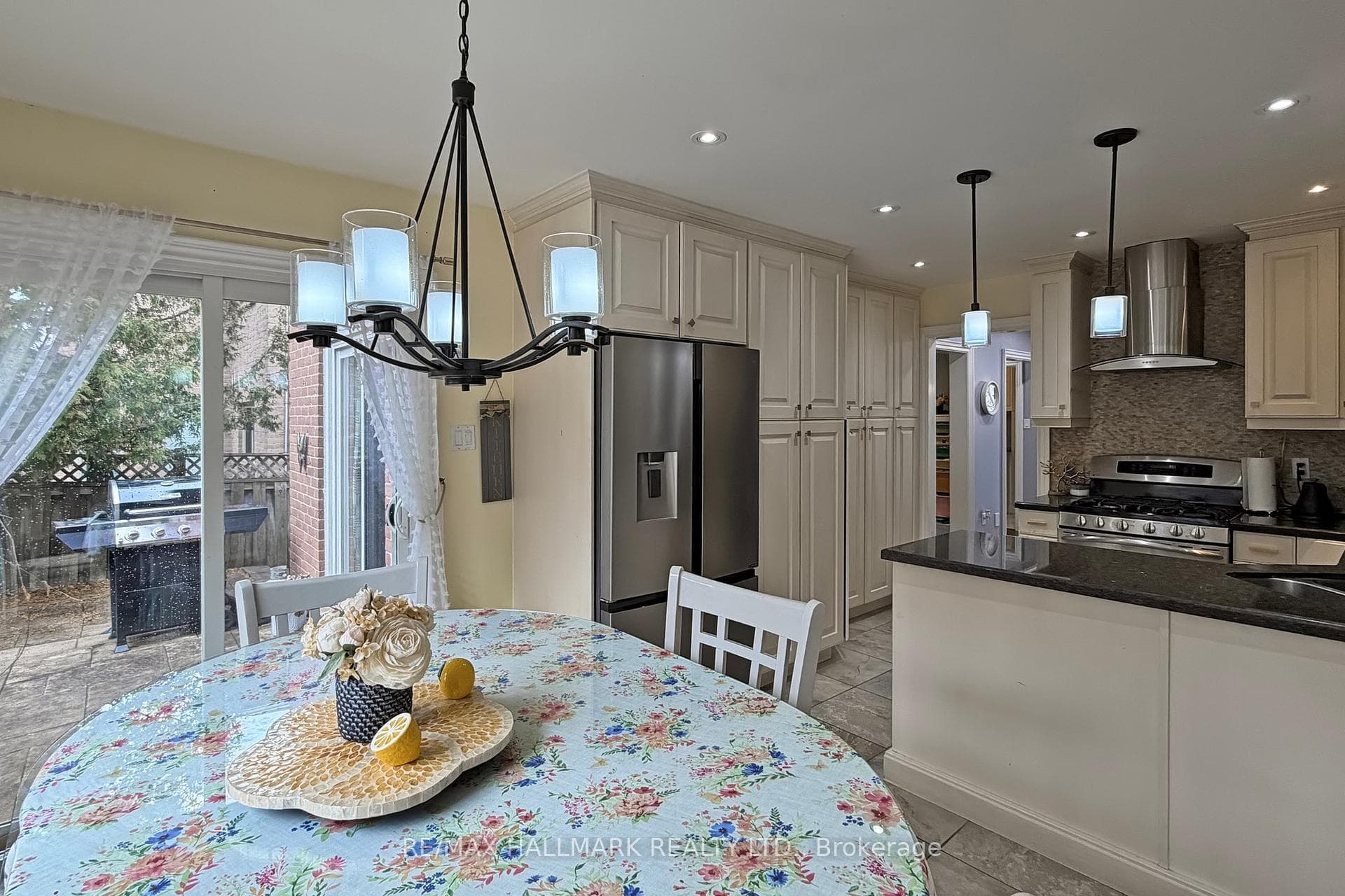 87 Autumn Way — property photo