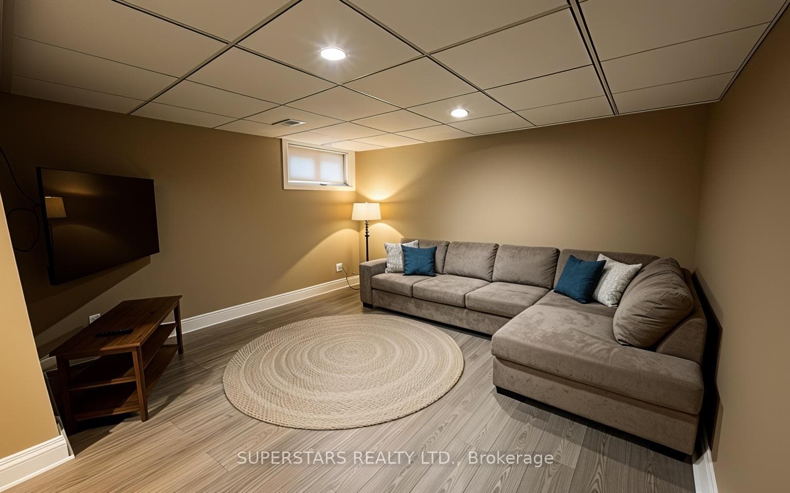 1731 Ada Court — property photo
