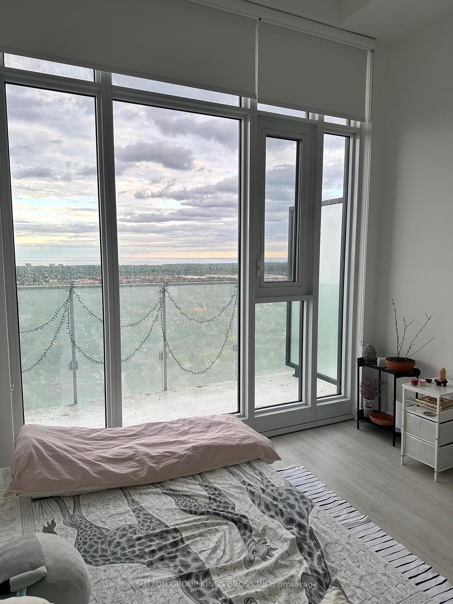 2504- 3883 Quartz Road — property photo