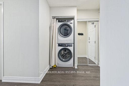 613- 245 Davisville Avenue — property photo